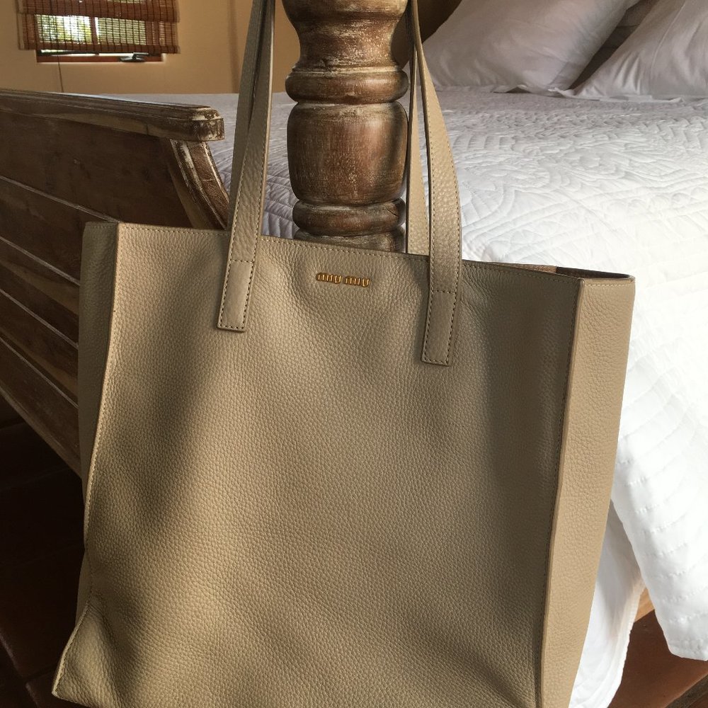 Miu Miu tote bag in mint condition - Picture 3 of 8
